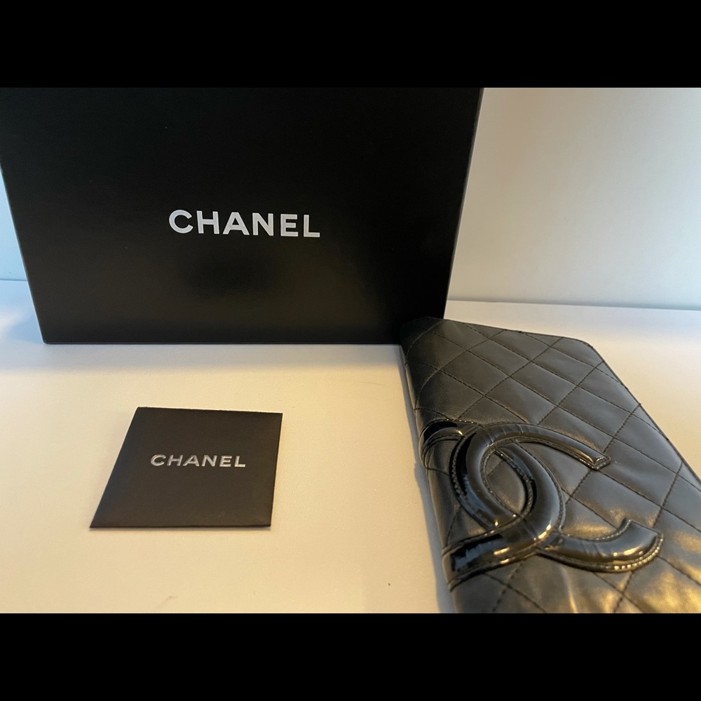 Chanel quilted wallet
